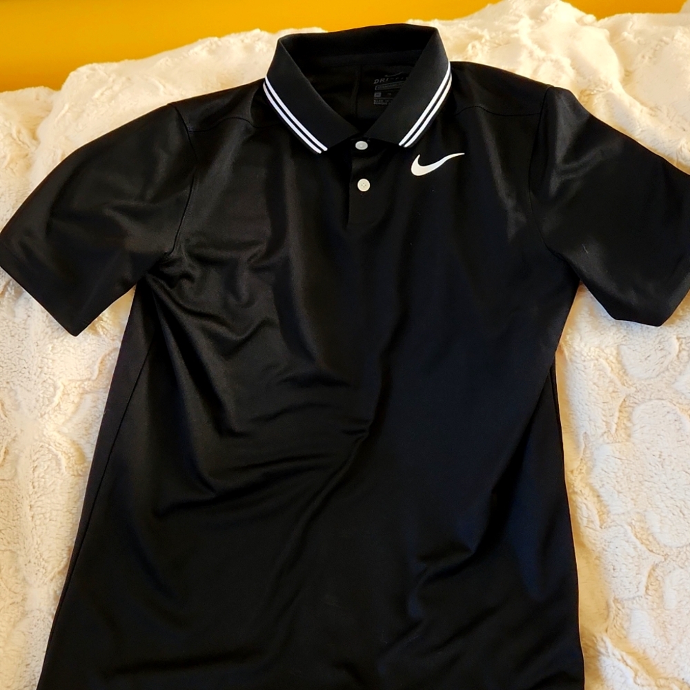 Boy's Nike shirt